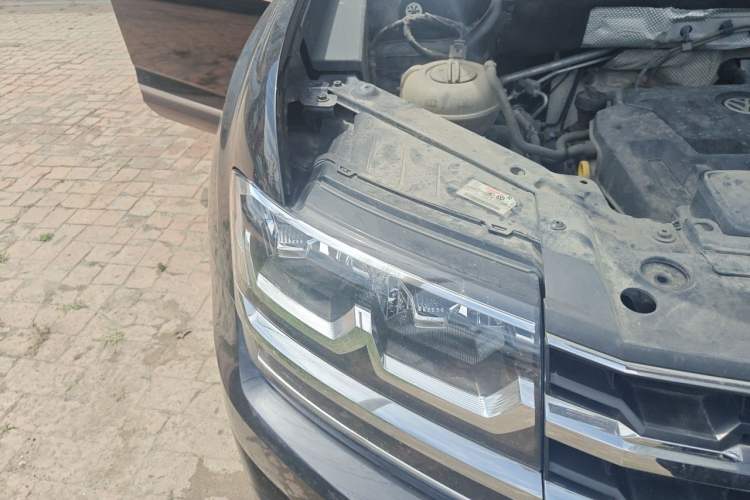 Used Volkswagen Teramont 2019 330TSI Two-Wheel-Drive Luxury Edition China VI Standard Right Front Headlight