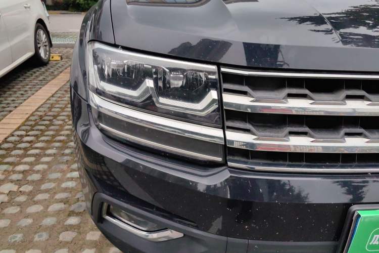 Used Volkswagen Teramont 2019 330TSI Two-Wheel-Drive Luxury Edition China V Standard Right Front Headlight