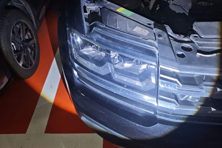 Used Volkswagen Teramont 2019 330TSI Two-Wheel-Drive Luxury Edition China VI Standard Right Front Headlight