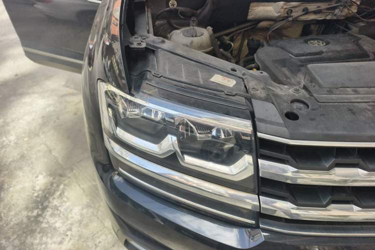 Used Volkswagen Teramont 2019 330TSI Two-Wheel-Drive Luxury Edition China V Standard Right Front Headlight