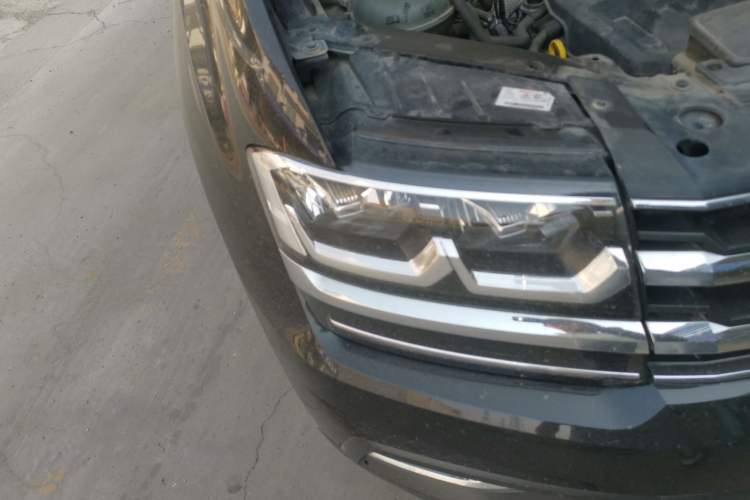 Used Volkswagen Teramont 2019 330TSI Two-Wheel-Drive Luxury Edition China VI Standard Right Front Headlight