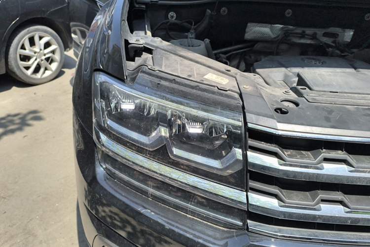 Used Volkswagen Teramont 2019 330TSI Two-Wheel-Drive Luxury Edition China V Standard Right Front Headlight