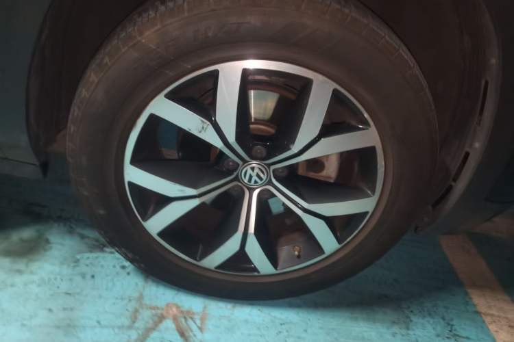Used Volkswagen Teramont 2019 330TSI Two-Wheel-Drive Luxury Edition China V Standard Right Front Wheel Hub