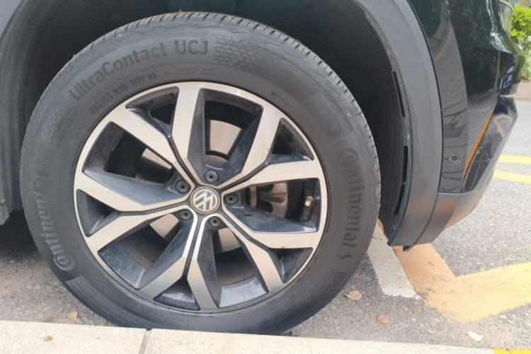 Used Volkswagen Teramont 2019 380TSI Four-Wheel Drive Luxury Version China VI Standard Right Front Wheel Hub