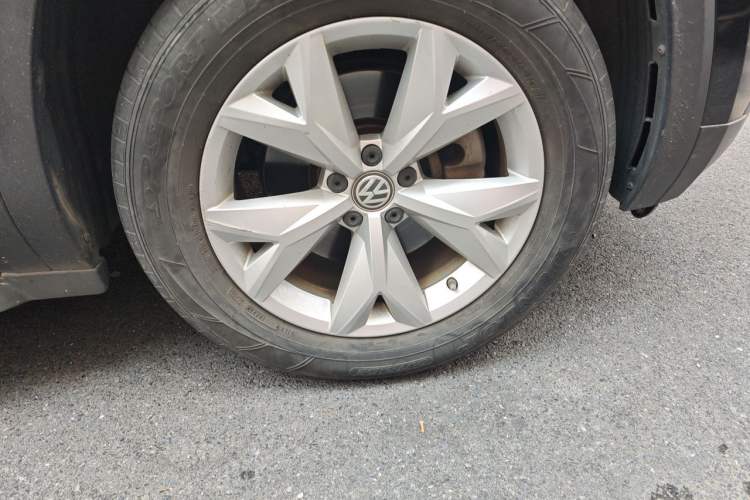 Used Volkswagen Teramont 2019 380TSI Four-Wheel Drive Comfort Edition China V Standard Right Front Wheel Hub