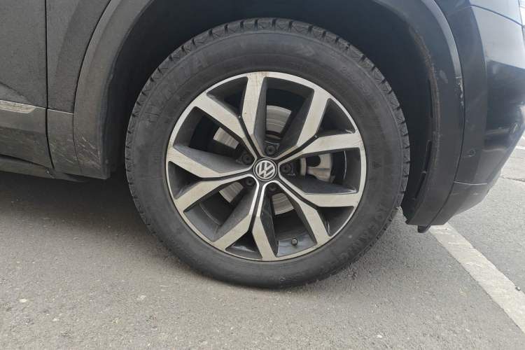 Used Volkswagen Teramont 2019 380TSI Four-Wheel Drive Luxury Version China V Standard Right Front Wheel Hub