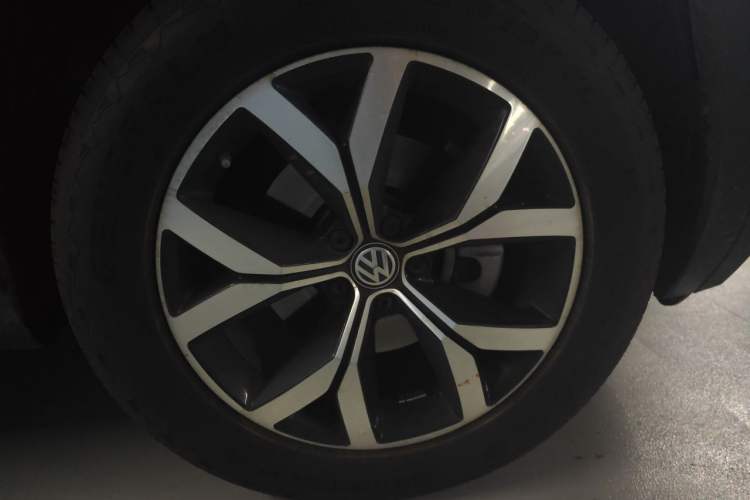 Used Volkswagen Teramont 2019 330TSI Two-Wheel-Drive Luxury Edition China V Standard Right Front Wheel Hub