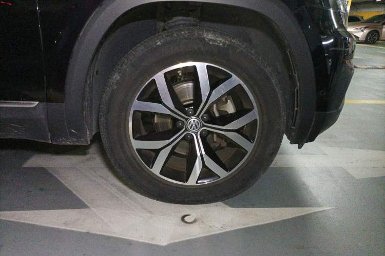 Used Volkswagen Teramont 2019 380TSI Four-Wheel Drive Luxury Version China V Standard Right Front Wheel Hub