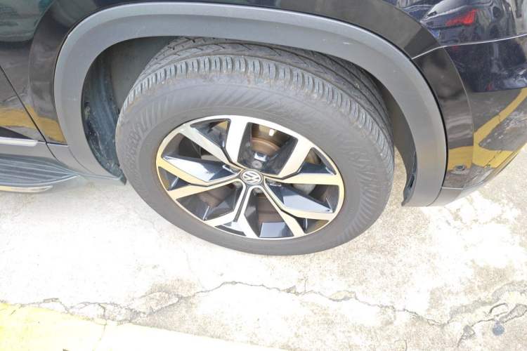 Used Volkswagen Teramont 2019 380TSI Four-Wheel Drive Luxury Version China VI Standard Right Front Wheel Hub