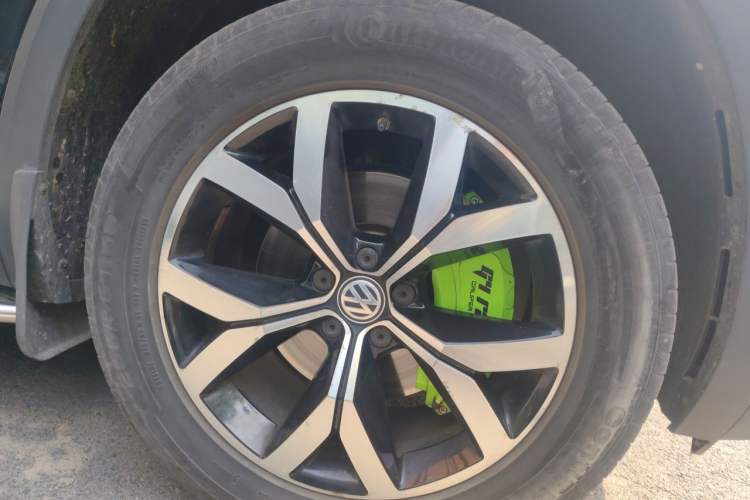 Used Volkswagen Teramont 2019 380TSI Four-Wheel Drive Luxury Version China V Standard Right Front Wheel Hub