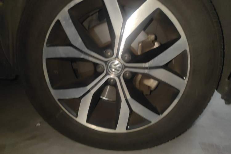 Used Volkswagen Teramont 2019 330TSI Two-Wheel-Drive Luxury Edition China V Standard Right Front Wheel Hub