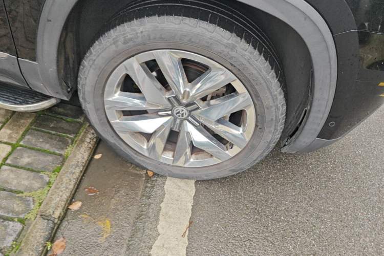 Used Volkswagen Teramont 2019 380TSI Four-Wheel Drive Luxury Version China V Standard Right Front Wheel Hub