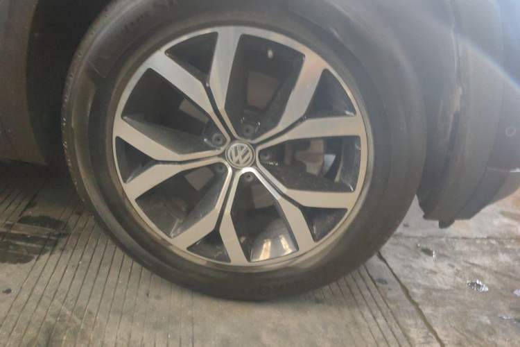 Used Volkswagen Teramont 2019 530 V6 Four-Wheel Drive Luxury Edition China V Standard Right Front Wheel Hub