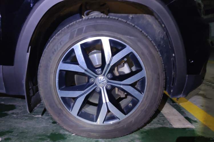 Used Volkswagen Teramont 2019 380TSI Four-Wheel Drive Luxury Version China V Standard Right Front Wheel Hub