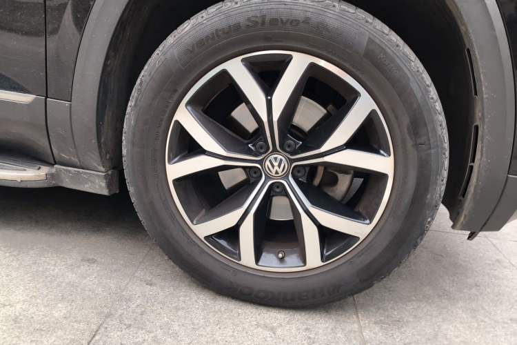 Used Volkswagen Teramont 2019 380TSI Four-Wheel Drive Luxury Version China VI Standard Right Front Wheel Hub