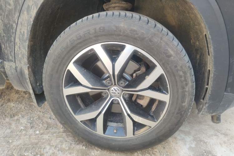 Used Volkswagen Teramont 2019 330TSI Two-Wheel-Drive Luxury Edition China V Standard Right Front Wheel Hub