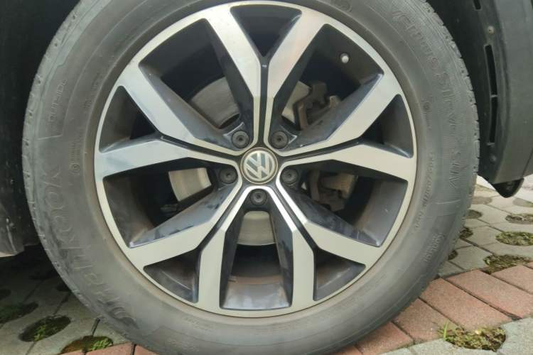 Used Volkswagen Teramont 2019 330TSI Two-Wheel-Drive Luxury Edition China V Standard Right Front Wheel Hub