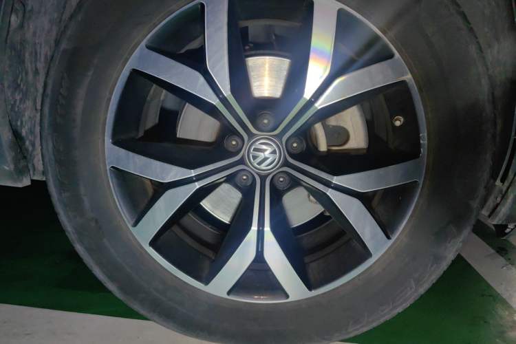 Used Volkswagen Teramont 2019 380TSI Four-Wheel Drive Luxury Version China VI Standard Right Front Wheel Hub