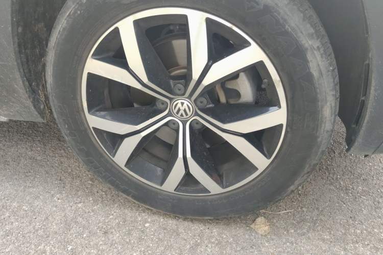 Used Volkswagen Teramont 2019 380TSI Four-Wheel Drive Luxury Version China V Standard Right Front Wheel Hub