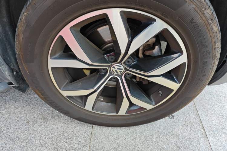 Used Volkswagen Teramont 2019 380TSI Four-Wheel Drive Luxury Version China V Standard Right Front Wheel Hub