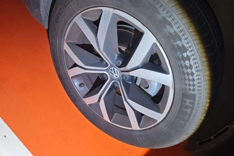 Used Volkswagen Teramont 2019 330TSI Two-Wheel-Drive Luxury Edition China VI Standard Right Front Wheel Hub