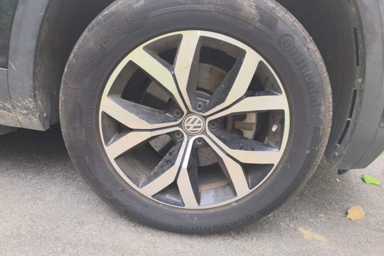 Used Volkswagen Teramont 2019 330TSI Two-Wheel-Drive Luxury Edition China V Standard Right Front Wheel Hub