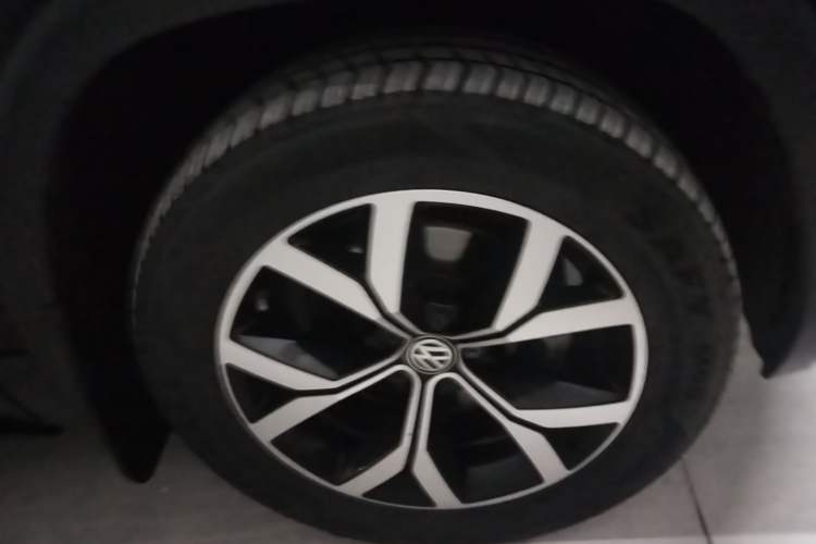 Used Volkswagen Teramont 2019 380TSI Four-Wheel Drive Luxury Version China V Standard Right Front Wheel Hub