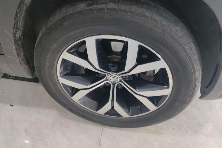 Used Volkswagen Teramont 2019 380TSI Four-Wheel Drive Luxury Version China V Standard Right Front Wheel Hub