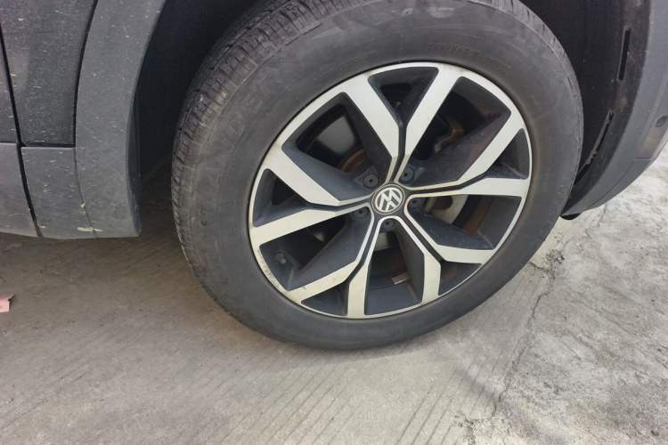 Used Volkswagen Teramont 2019 330TSI Two-Wheel-Drive Luxury Edition China V Standard Right Front Wheel Hub