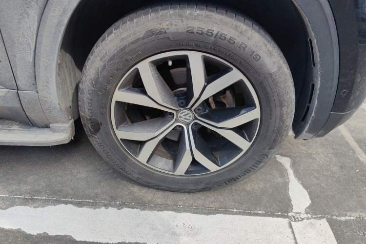 Used Volkswagen Teramont 2019 380TSI Four-Wheel Drive Luxury Version China V Standard Right Front Wheel Hub