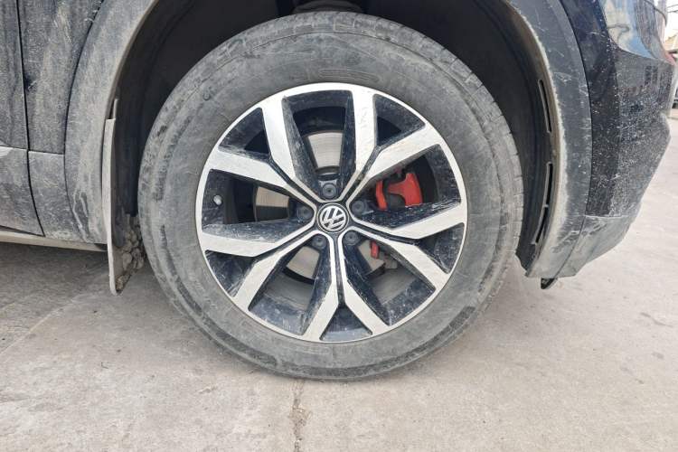 Used Volkswagen Teramont 2019 380TSI Four-Wheel Drive Luxury Version China V Standard Right Front Wheel Hub