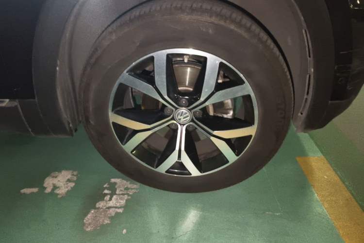 Used Volkswagen Teramont 2019 380TSI Four-Wheel Drive Luxury Version China VI Standard Right Front Wheel Hub