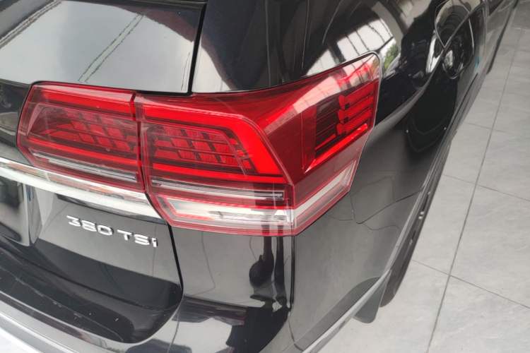 Used Volkswagen Teramont 2019 380TSI Four-Wheel Drive Luxury Version China VI Standard Right Rear Taillight