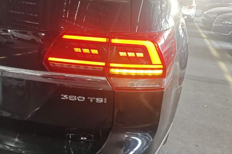Used Volkswagen Teramont 2019 380TSI Four-Wheel Drive Luxury Version China VI Standard Right Rear Taillight