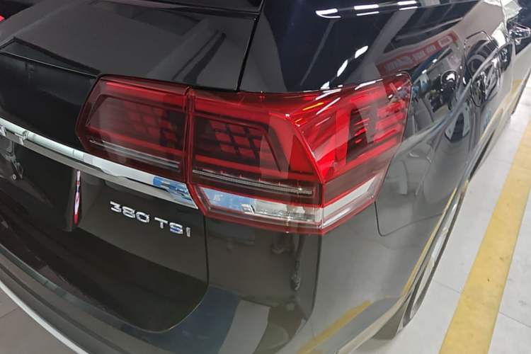 Used Volkswagen Teramont 2019 380TSI Four-Wheel Drive Comfort Edition China VI Standard Right Rear Taillight