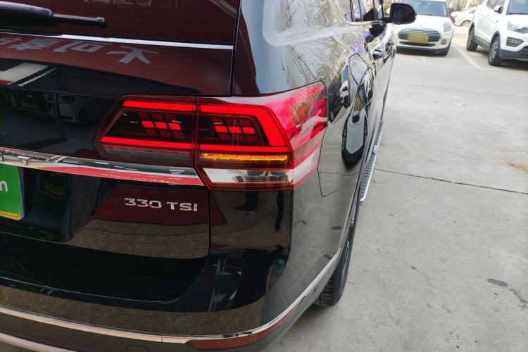 Used Volkswagen Teramont 2019 330TSI Two-Wheel-Drive Luxury Edition China V Standard Right Rear Taillight