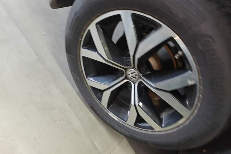 Used Volkswagen Teramont 2019 330TSI Two-Wheel-Drive Luxury Edition China V Standard Right Rear Wheel Hub