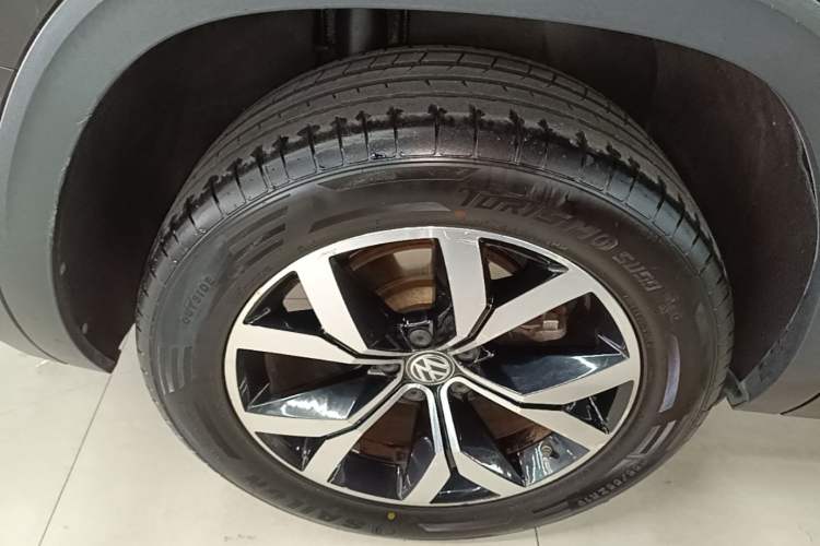 Used Volkswagen Teramont 2019 380TSI Four-Wheel Drive Luxury Version China V Standard Right Rear Wheel Hub