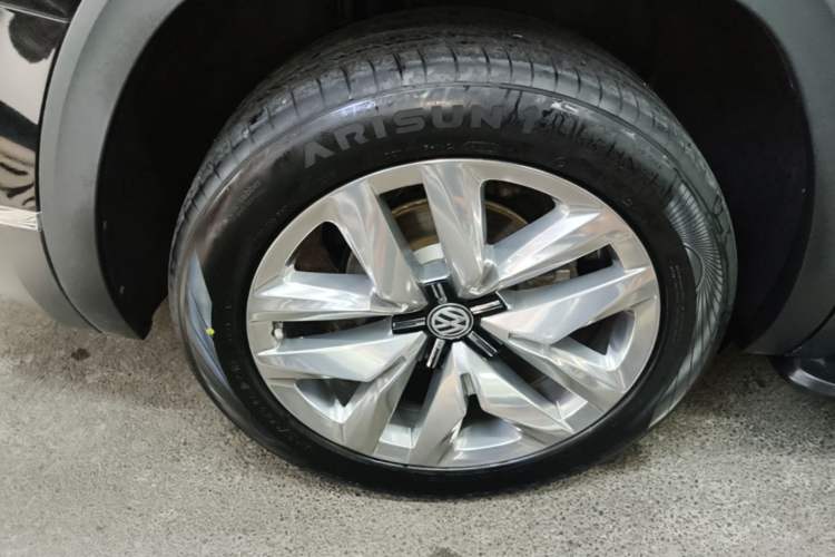 Used Volkswagen Teramont 2019 380TSI Four-Wheel Drive Flagship Model China VI Right Rear Wheel Hub