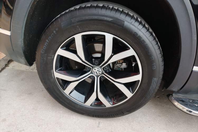 Used Volkswagen Teramont 2019 330TSI Two-Wheel-Drive Luxury Edition China V Standard Right Rear Wheel Hub