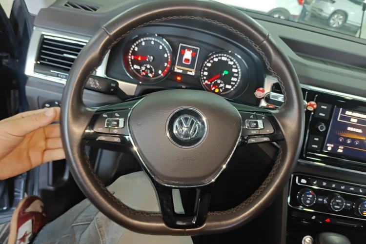 Used Volkswagen Teramont 2019 330TSI Two-Wheel-Drive Luxury Edition China V Standard Steering Wheel