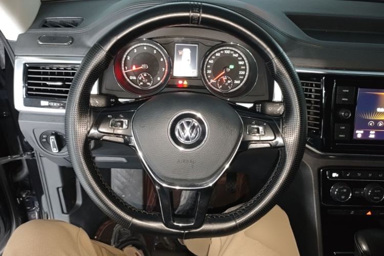 Used Volkswagen Teramont 2019 330TSI Two-Wheel-Drive Luxury Edition China V Standard Steering Wheel