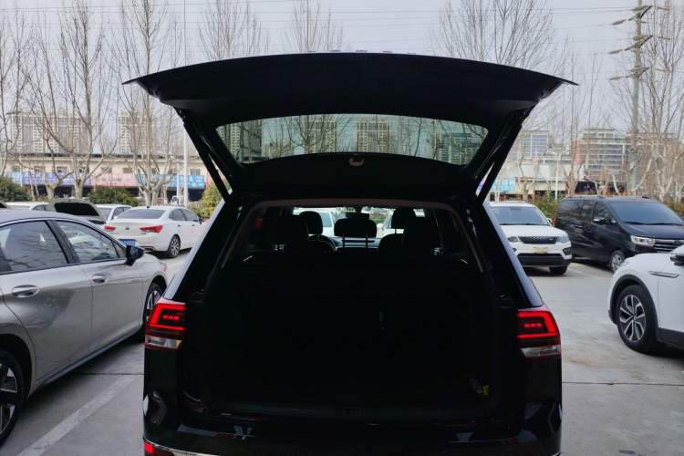 Used Volkswagen Teramont 2019 330TSI Two-Wheel-Drive Luxury Edition China V Standard Trunk