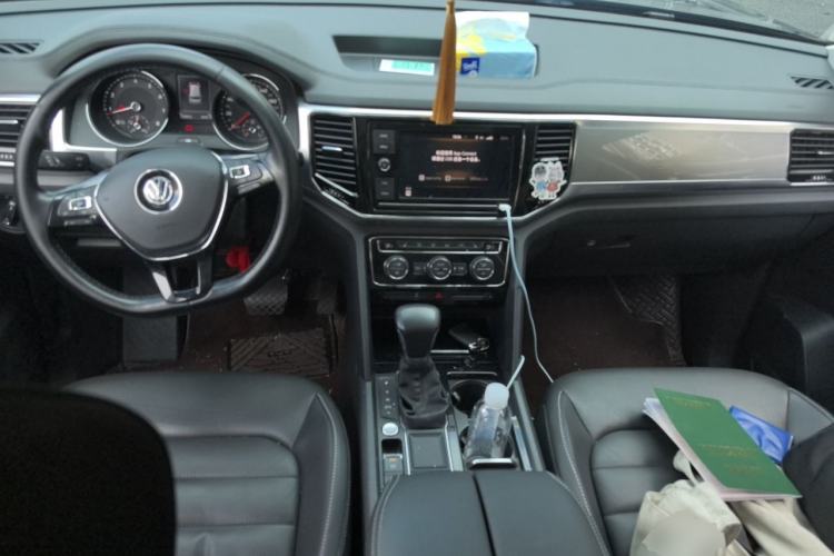 Used Volkswagen Teramont 2019 330TSI Two-Wheel-Drive Luxury Edition China VI Standard Center Console