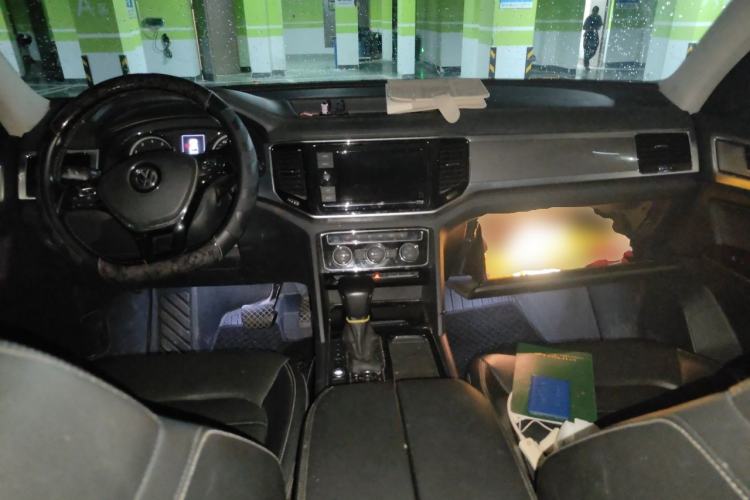 Used Volkswagen Teramont 2019 380TSI Four-Wheel Drive Luxury Version China VI Standard Center Console