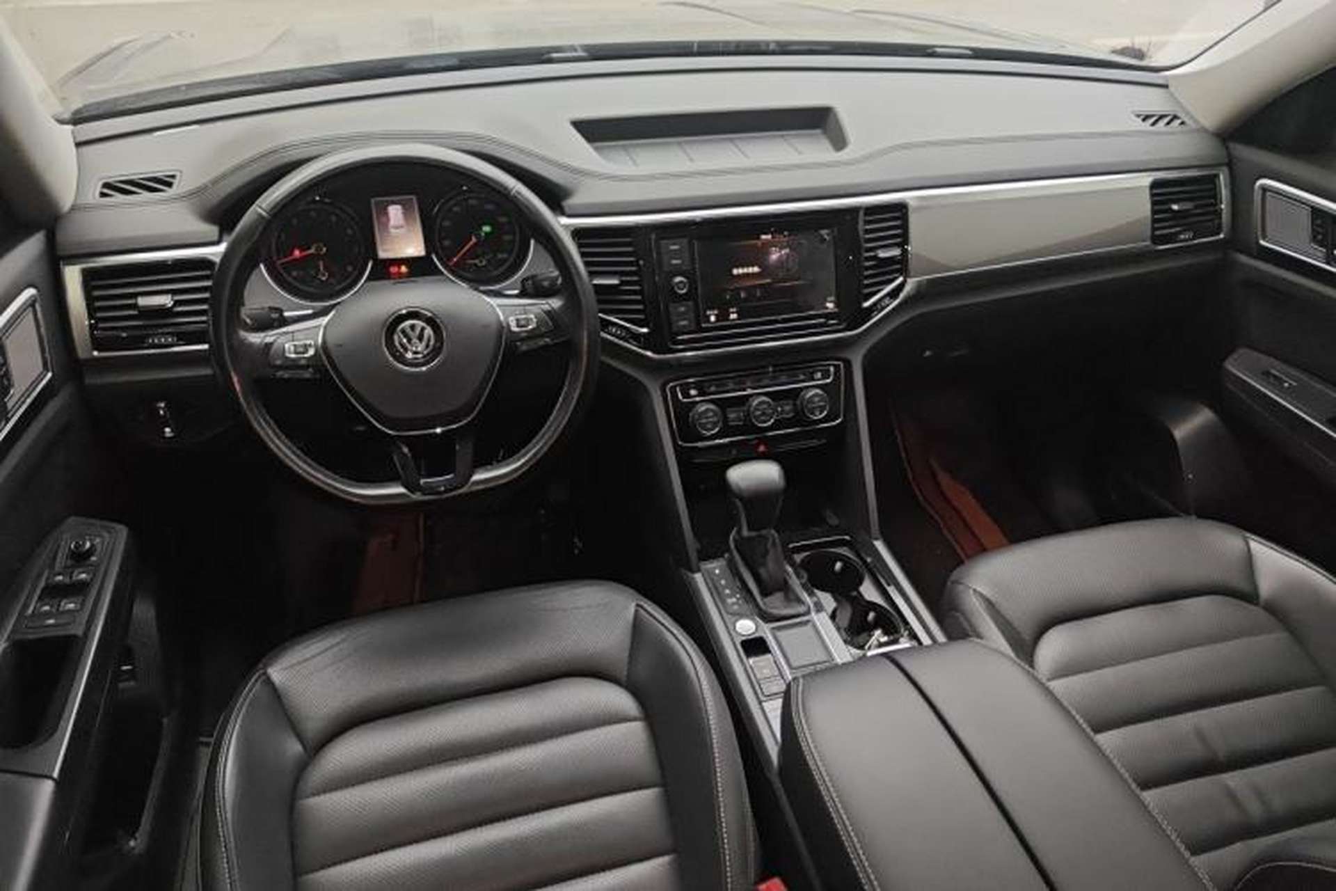 Used Volkswagen Teramont 2019 330TSI Two-Wheel-Drive Luxury Edition China VI Standard Center Console