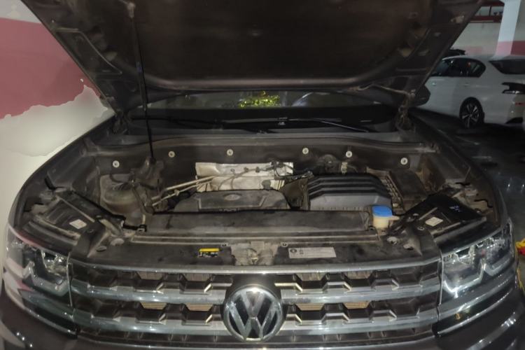 Used Volkswagen Teramont 2019 330TSI Two-Wheel-Drive Luxury Edition China VI Standard Engine Bay