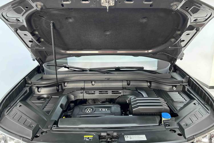Used Volkswagen Teramont 2019 380TSI Four-Wheel Drive Luxury Version China VI Standard Engine Bay