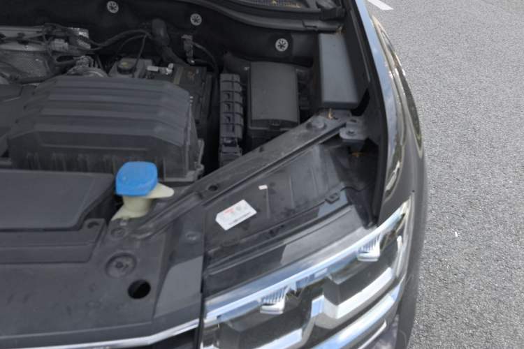 Used Volkswagen Teramont 2019 330TSI Two-Wheel-Drive Luxury Edition China VI Standard Engine Bay Left