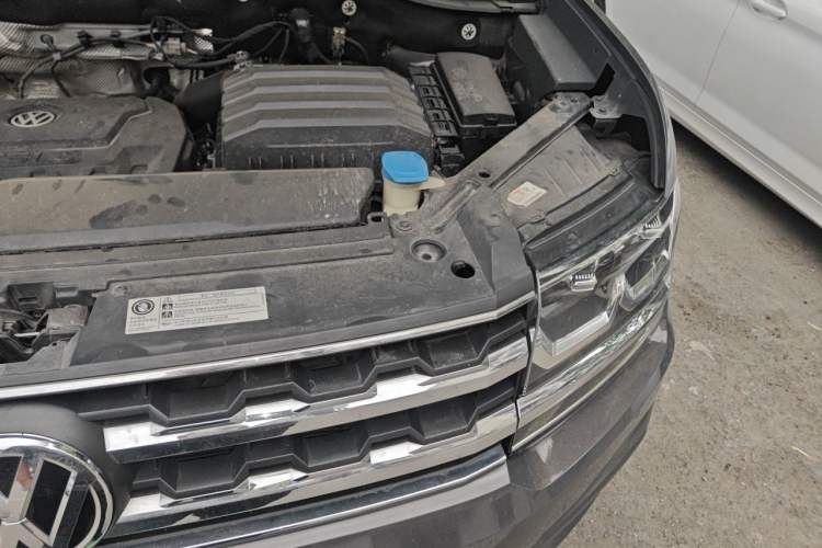Used Volkswagen Teramont 2019 330TSI Two-Wheel-Drive Luxury Edition China VI Standard Engine Bay Left